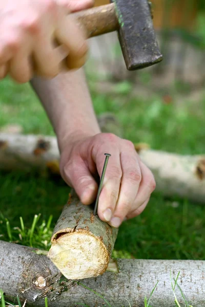 Hammering nail — Stock Photo, Image