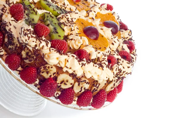 Kuchen mit Sahne und Früchten — Stockfoto