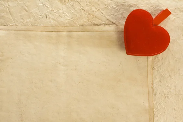 Kalp ve eski kağıt arka plan — Stok fotoğraf