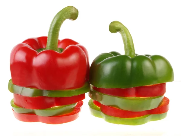 绿色和红色的片断甜椒 — 图库照片