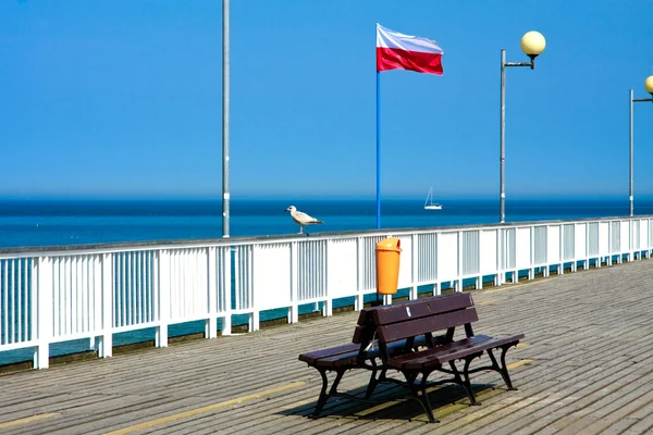 Bench overlooking the sea on pier — Stock Photo, Image
