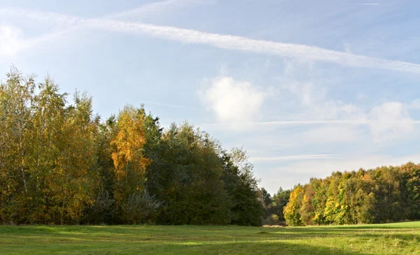Piękny kolorowy jesienny krajobraz — Zdjęcie stockowe