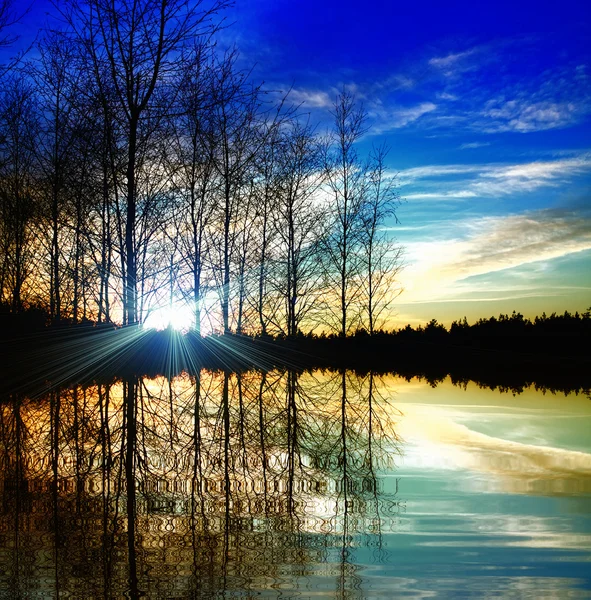 Západ slunce nad jezerem — Stock fotografie