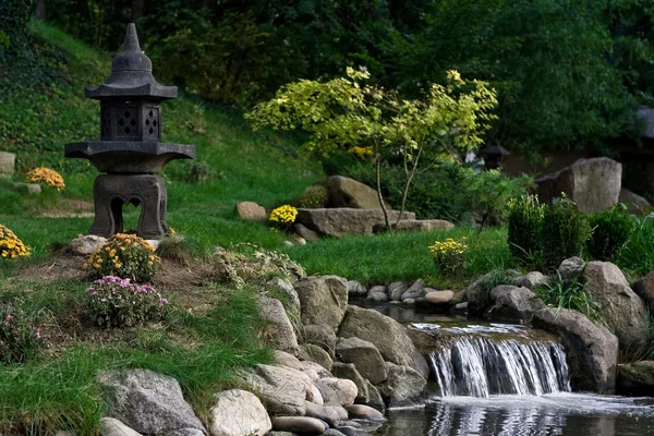 Japanilainen puutarha — kuvapankkivalokuva