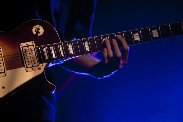 Рок-гитарист — стоковое фото