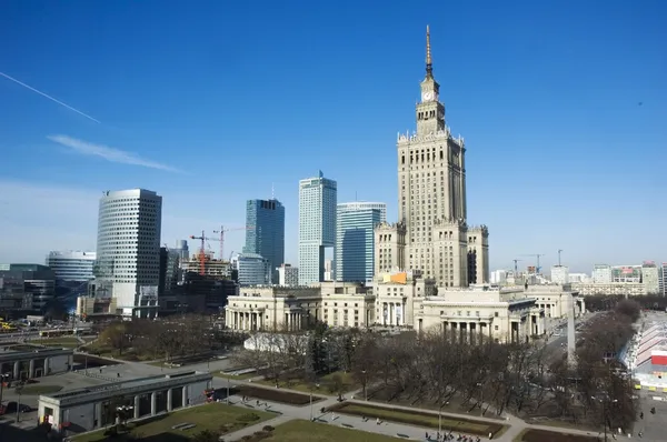 Palast der Kultur und Wissenschaft in Warschau lizenzfreie Stockfotos