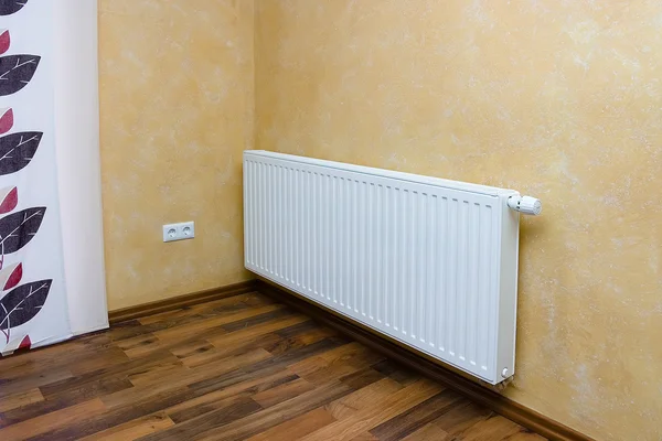 Witte radiator — Stockfoto