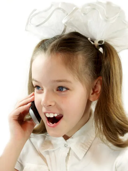 A lány telefonál és mosolyog. — Stock Fotó