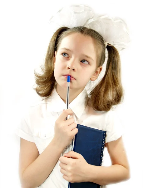 Schoolgirl met een stootkussen en pen — Stockfoto