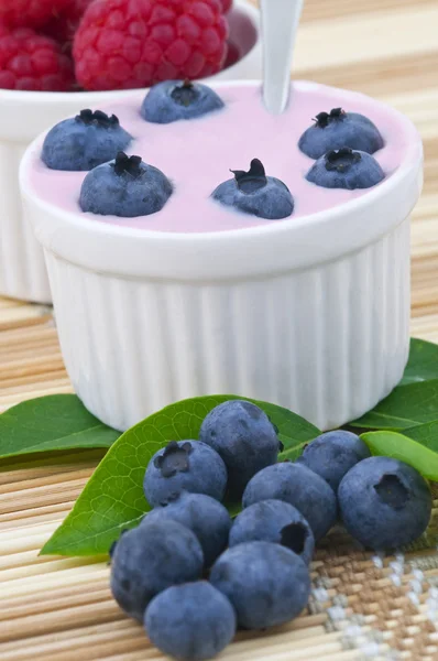 Yogur y fruta — Foto de Stock