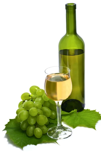 Copo e engarrafado de vinho branco — Fotografia de Stock