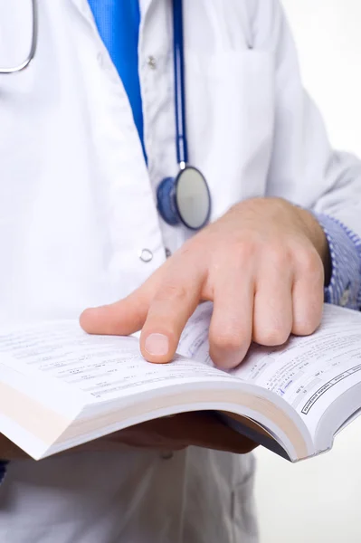 Medico di lettura — Foto Stock
