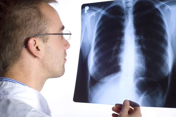 Lekarz z rentgenem — Zdjęcie stockowe