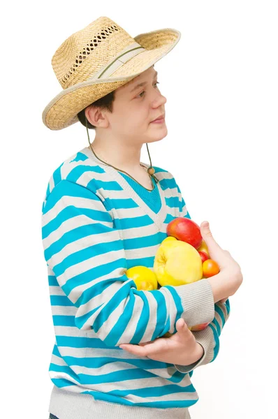 O jovem em um chapéu de palha com fruto — Fotografia de Stock