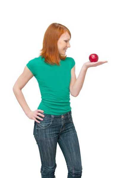 Ta dívka drží jablko v dlaních — Stock fotografie