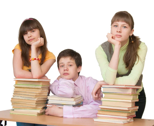 Triest tiener met vele boeken — Stockfoto
