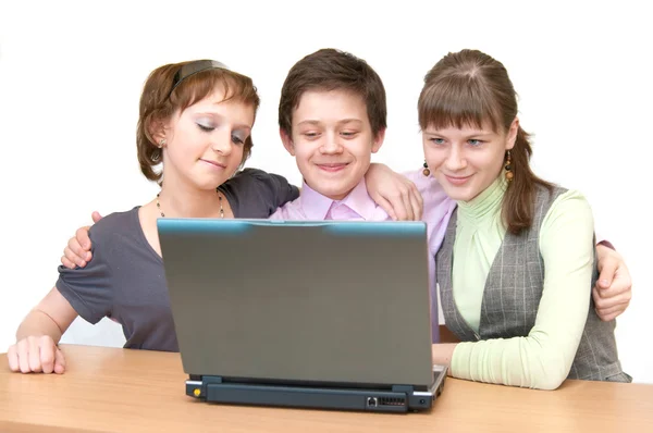 Schüler haben Spaß am Laptop — Stockfoto