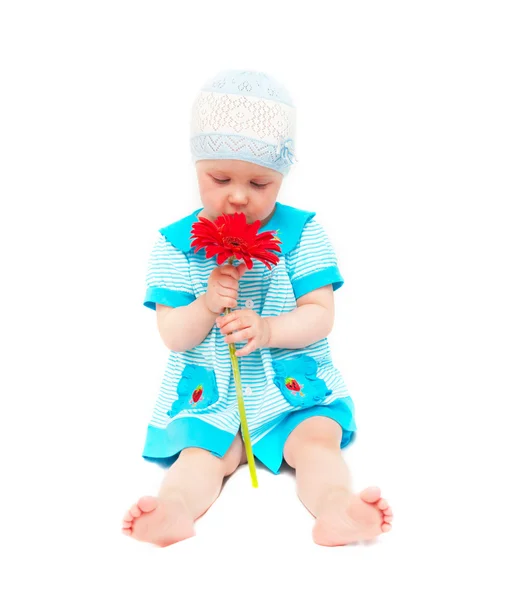 Das kleine Mädchen mit der Blume — Stockfoto