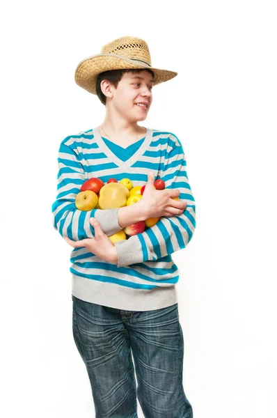 De jonge man in een stro hoed met fruit — Stockfoto