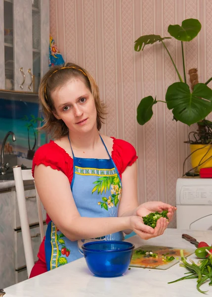 Woman making vegetarian vegetable salad — Stock Photo, Image