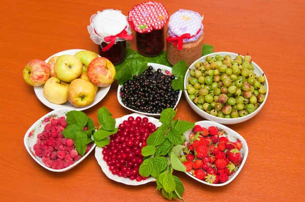 Sylt och färsk frukt — Stockfoto