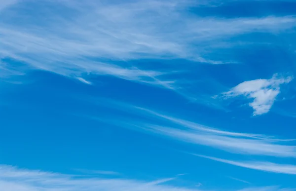 El cielo. Un fondo azul abstracto —  Fotos de Stock