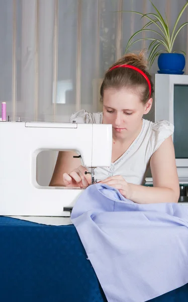Beautiful girl sewing — Stock Photo, Image