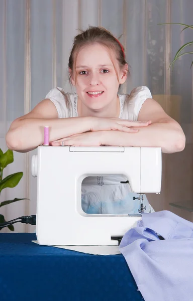 Beautiful girl sewing — Stock Photo, Image