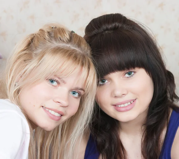 A kép a két lány barátnő — Stock Fotó