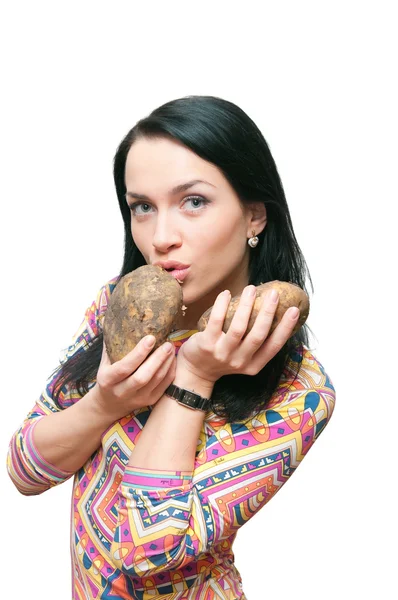 La chica con una patata cruda en las manos ! —  Fotos de Stock