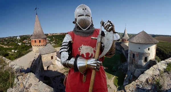 Cavaleiro medieval no castelo — Fotografia de Stock