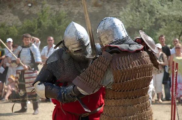 Lutte des chevaliers médiévaux — Photo