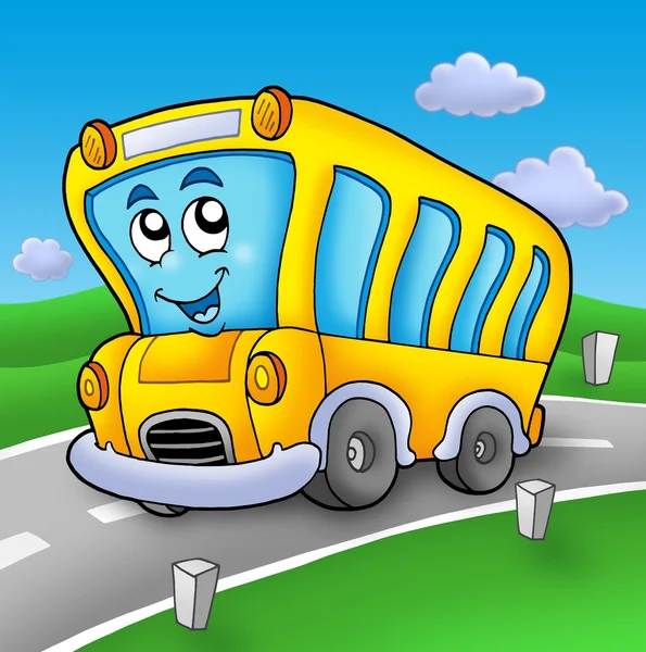 Желтый школьный автобус на дороге — стоковое фото