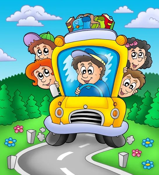 Школьный автобус на дороге — стоковое фото