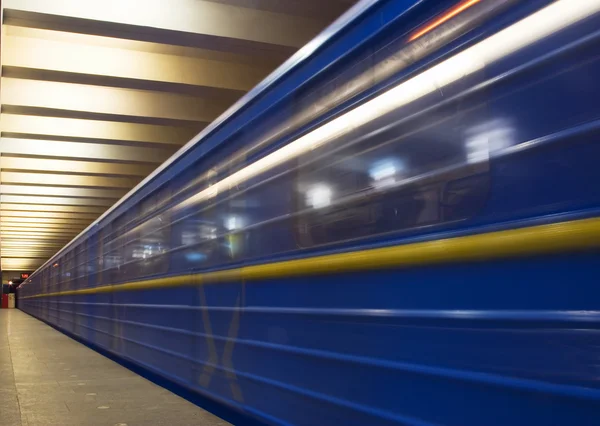 Mover trem no metrô — Fotografia de Stock