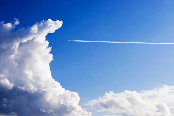 Aircraft in the sky — Stock Photo, Image