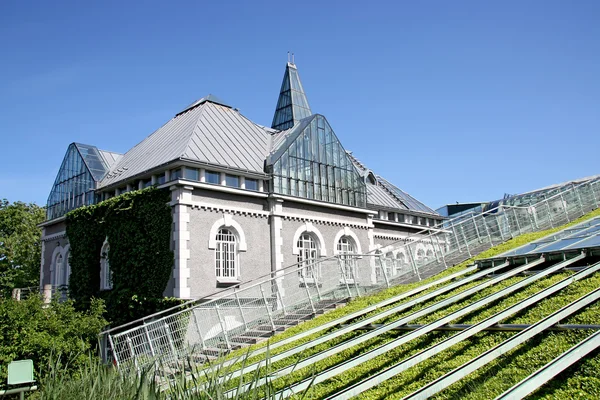 Edificio moderno ecológico en Europa . — Foto de Stock