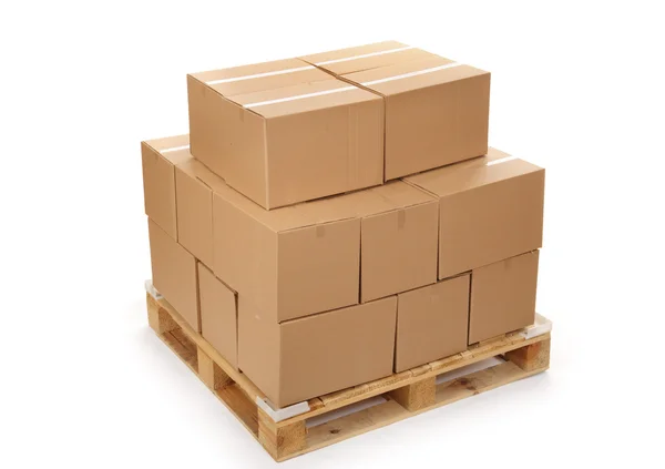 Karton dobozok fából készült palettán — Stock Fotó