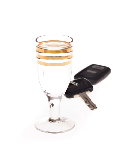 Glas vodka och nycklar till bilen — Stockfoto