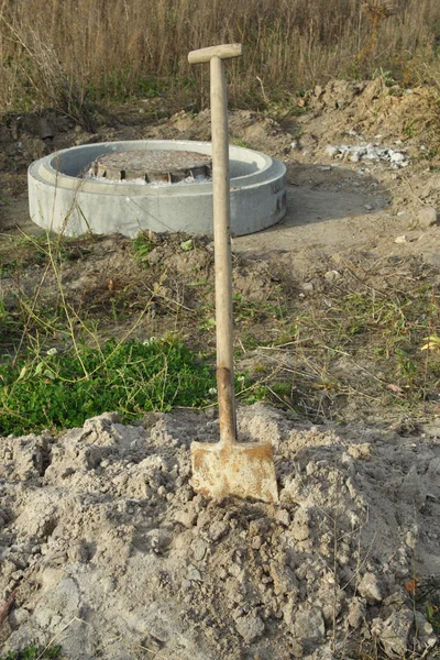 Старая лопата — стоковое фото
