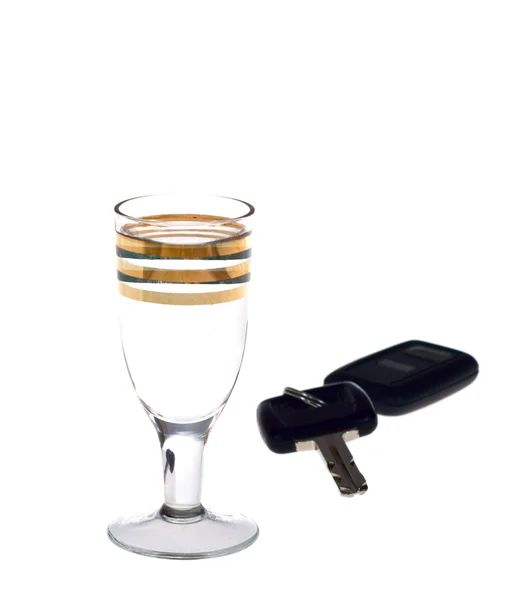 Sklenici vodky a klíče k vozu — Stock fotografie