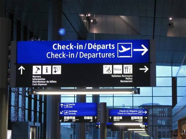 Airport gate sign, flight schedule — Stock Photo, Image