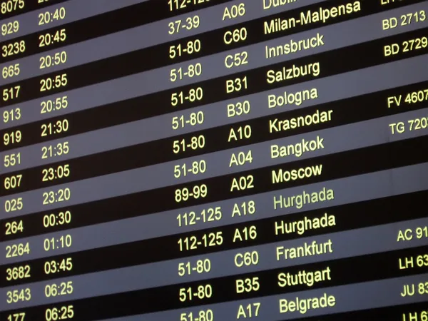 Zeichen der Verspätung am Flughafen, Flugplan — Stockfoto