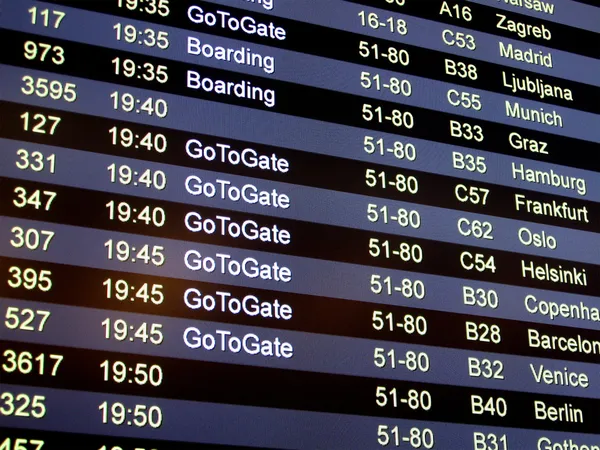 Airport delay sign, flight schedule — Stock Photo, Image