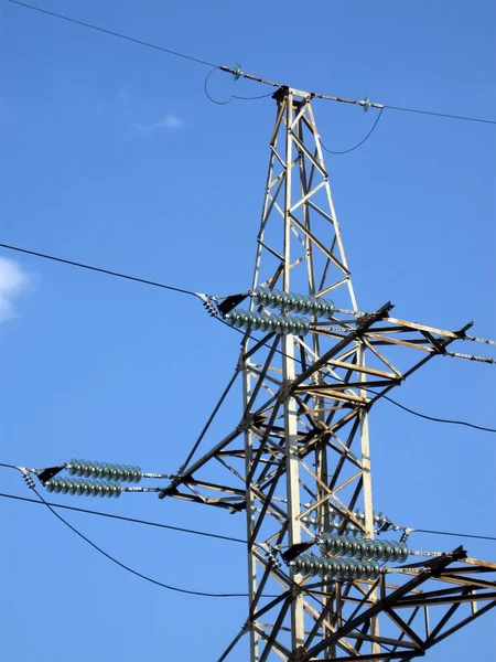 Electrical powerlines, electricity pylon — Stock Photo, Image