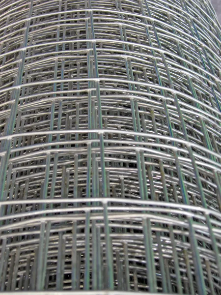 Сваи, металлические каркасные провода — стоковое фото