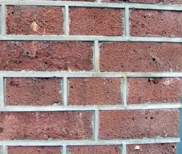 Kırmızı kahverengi tuğla duvar, çimento, closeup taş doku. — Stok fotoğraf