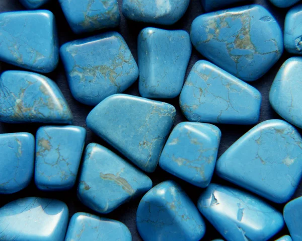 Blaue Und Weiße Steine Auf Schwarzem Hintergrund — Stockfoto