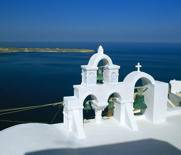 Όμορφη Λευκή Εκκλησία Στη Σαντορίνη Ελλάδα — Φωτογραφία Αρχείου