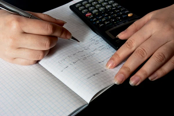Woman counting with a calculator — Stock Photo, Image